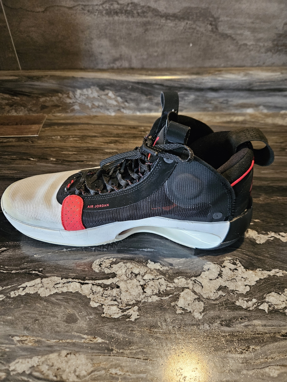 Jordan 34 Chicago 2019 Size 9.5 - Picture 5 of 15